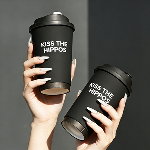 Gobelets en papier à double paroi gaufrés ondulés jetables de 8 oz, 12 oz, 16 oz, avec logo personnalisé, noirs, pour café chaud, avec couvercle et manchons - Product Image 1