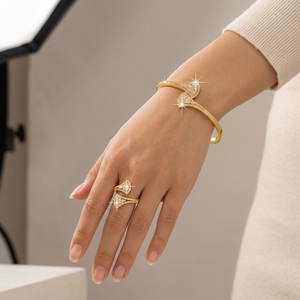 Conjunto de Pulsera y Anillo Abierto de Diseño de <span class=keywords><strong>Abanico</strong></span> de Lujo Ligero con Zirconia, Chapado en Oro de Latón, Unisex, para Parejas, Regalo de Boda y Compromiso - Product Image 2