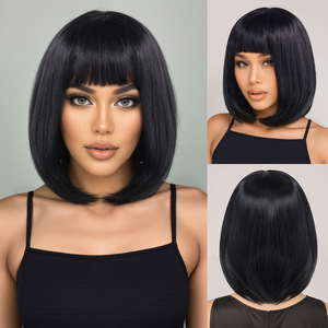 Perruque Bob <span class=keywords><strong>Femme</strong></span> Style Européen-Américain Noir-Marron-Blond pour <span class=keywords><strong>Cheveux</strong></span> Courts avec <span class=keywords><strong>Frange</strong></span> Légère en Fibre Synthétique et Bonnet Complet - Product Image 2