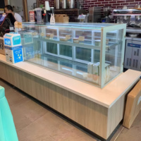 Vitrine/boîte en acrylique transparent personnalisé pour boulangerie-pâtisserie équipement de réfrigération de gâteau d'étagère de beignet conçu en usine