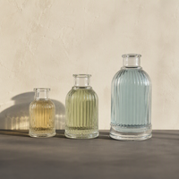 Bouteille diffuseur à roseaux en verre transparent strié, multi-tailles (40ml, 100ml, 200ml), vide, pour huiles essentielles, style vintage à rayures verticales, vente en gros