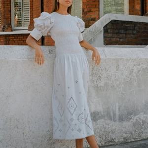 Nouvelles robes élégantes de printemps de haute qualité pour femmes, robes décontractées modestes, manches courtes, col rond, manches bouffantes, robe douce - Product Image 1