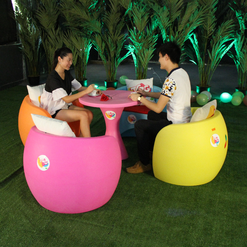 Мебель у бассейна, пластиковый стул, уличный диван, кресло Apple, диваны в воде