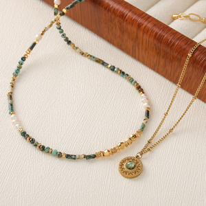 قلادة عصرية مطلية بالذهب عيار 18 من النحاس الأصفر مطرزة بالخرز مع الفيروز الافارقة والتصميم الهندسي قلادة نسائية للحفلات بشعار قابل للتخصيص - Product Image 4