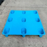 Palette industrielle en plastique bleu Shunlu 1200x1000x130mm, moulée par soufflage, simple face, entrée 4 directions, charge statique 1,5 tonne pour entrepôt