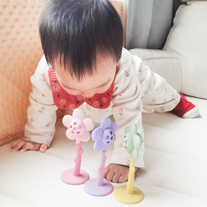 Mordedor de silicona con forma de girasol para bebés de 0 a 24 meses, juguete suave con función de sonajero - Product Image 2