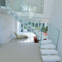 Escalier en spirale intérieur avec garde-corps en verre et marches en bois pour la décoration de villas et de maisons résidentielles, escalier courbé moderne sur mesure