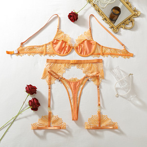 <span class=keywords><strong>Ensemble</strong></span> de Lingerie Sexy en Satin Brodé Floral 4 Pièces avec <span class=keywords><strong>Porte</strong></span>-Jarretelles Taille Basse, Soutien-Gorge, Jarretière et Cuirlande de Jambe Transparente à Découpes – Tenue Intime Érotique - Product Image 6