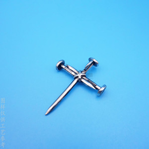 Pendentif créatif en forme de clou en acier, collier géométrique à thème argent antique, breloque pour usage quotidien - Product Image 1