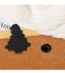 Новинка <span class=keywords><strong>2026</strong></span>: Милый мультяшный брошь-значок в виде рождественской елки, декор для одежды, праздничный значок, мягкая эмалированная брошь на лацкан - Product Image 3