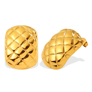 Boucles d'oreilles clous en acier inoxydable motif losanges style européen et américain, plaqué or 18 carats, design de niche haut de gamme, mode soirée - Product Image 5