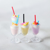 Venta al por mayor resina Mini Helado Sundae Casa de muñecas Comida en miniatura Miniatura Cremoso Helado Tallet Modelo