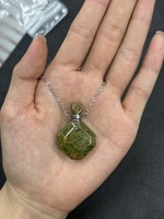 Bouteille diffuseur d'énergie en gros, flacon de parfum carré à facettes en pierre naturelle, bouteille d'huile essentielle d'aromathérapie, collier pendentif