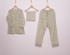 Ensemble de pyjama pour femmes de haute qualité imprimé à la main, vêtements de nuit respirants pour l'été, prix de gros - Product Image 1
