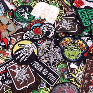 Vente en gros de patchs brodés personnalisés avec logo, à coudre ou à thermocoller, design sur mesure pour vêtements, chapeaux et sacs - Product Image 1
