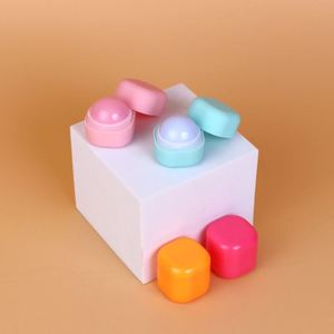 ผลิตภัณฑ์รักษ์โลก บำรุงริมฝีปากด้วยส่วนผสมออร์แกนิค วีแกน ลิปกลอสปรุงแต่งกลิ่นได้ตามต้องการ บำรุงริมฝีปากชุ่มชื้นข้ามคืน พร้อม SPF 15 ลิปบาล์มสีน้ำผึ้ง - Product Image 1