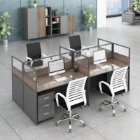 Ensemble de mobilier de bureau commercial moderne : table modulaire convertible, chaise, poste de travail avec cloison pour personnel