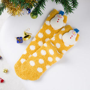 Chaussettes de Noël amusantes et assorties pour maman et bébé, chaussettes douces et chaudes en coton pour femme, chaussettes mignonnes avec Père Noël et rennes - Product Image 5