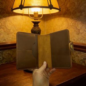 Ensemble cadeau de voyage : Housse de passeport en cuir véritable pleine fleur, étui de passeport, porte-monnaie et étiquette à bagages - Product Image 4