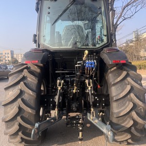 Tracteur agricole 4x4 70HP 90HP 100HP à prix compétitif, vente chaude en Chine - Product Image 2