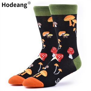 Chaussettes amusantes à imprimé champignons « Les champignons appellent » Chaussettes mi-mollet fantaisie pour les amateurs de nature - Product Image 1