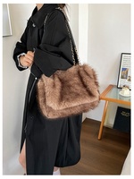 Sac à bandoulière en fausse fourrure pour femme Zeyu, nouveau modèle hiver, sac fourre-tout moelleux de luxe avec chaîne dorée, sac à main en peluche pour femme, sac à main en fausse fourrure écologique