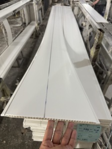 Panneaux muraux et de plafond en PVC imitation bois décoratifs à prix abordable – Vente directe usine - Product Image 6