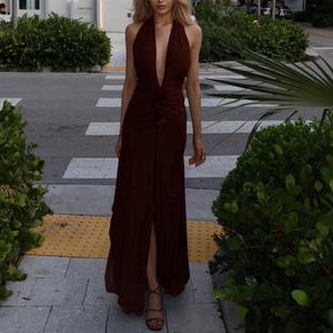 Robe longue élégante de soirée pour femme, style OEM, collection 2026, col halter, décolleté plongeant en V, sans manches, dos nu - Product Image 2