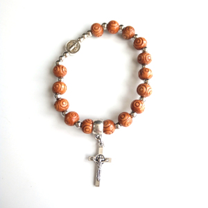Medaglia san benedetto gesus lega croce <span class=keywords><strong>rosario</strong></span> inciso <span class=keywords><strong>marrone</strong></span> perle di legno bracciale gioiello religioso braccialetto - Product Image 5
