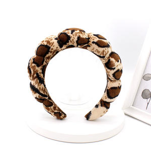 Bandeau en tissu tressé imprimé léopard IFOND avec rembourrage en éponge, matière polyester pour le port quotidien des femmes, SPA, maquillage, beauté - Product Image 3