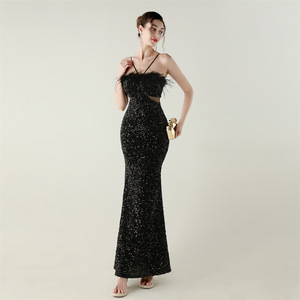 <span class=keywords><strong>Robe</strong></span> de soirée artisanale en velours, ornée de sequins et de plumes <span class=keywords><strong>d</strong></span>'autruche. - Product Image 4