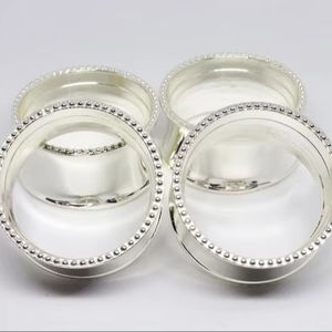 Ronds de serviette élégants en métal or et argent porte-serviettes chics pour mariages fêtes pendaison de crémaillère - Product Image 1