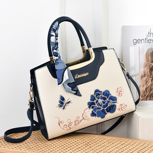 Borse a Tracolla in <span class=keywords><strong>Pelle</strong></span> PU all'Ingrosso, Borse con Cornice in Raso Ricamato, Borse da Donna di Mezza Età Certificate ISO - Product Image 1