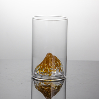 Verre à eau, jus ou whisky en verre transparent fait main avec base 3D montagne et points de couleur, idéal pour la décoration de bar à domicile et comme cadeau
