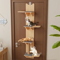 Arbre à chat suspendu à la porte, tour d'escalade à 4 niveaux avec poteau à gratter en sisal, tapis amovible et balle interactive