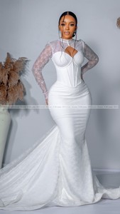 Robes <span class=keywords><strong>de</strong></span> Mariée Sirène en Dentelle 2025 pour Mariée <span class=keywords><strong>Africaine</strong></span> avec Manches Longues Évidées, Traîne Balayage et Boutons, Robes <span class=keywords><strong>de</strong></span> Mariée Civiles <span class=keywords><strong>de</strong></span> Jardin Personnalisées - Product Image 2