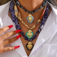 Nouveau collier transfrontalier en tissu de cuivre avec pendentif en forme de cœur et perles de riz, chaîne en bambou faite à la main, et foulard en soie classique à imprimé léopard