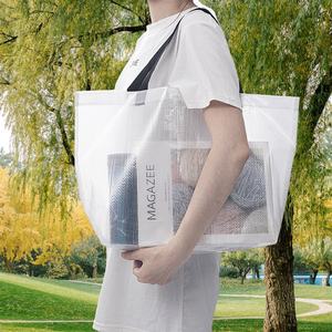 ถุงช้อปปิ้งแบบสะพายไหล่ของร้านขายของชำเป็นมิตรกับสิ่งแวดล้อมผ้า PP เคลือบกราฟิกโลโก้ตัวอักษรแบบกำหนดเองโปร่งใส - Product Image 6