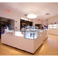 Vitrine de présentation de bijoux de luxe moderne avec éclairage LED pour colliers et boucles d'oreilles, idéale pour les boutiques