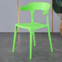 Fabricant de chaises pp bon marché de conception de restaurant en usine Tables et chaises de café en plastique de couleur empilées pour l'extérieur