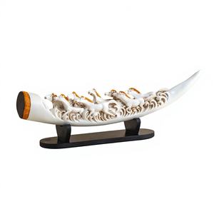 Adorno de Mesa con Forma de Colmillo de Caballo, en Poliresina Blanca, Estilo Corsica Mystic India, 48x15x9cm, para Decoración y Accesorios de Oficina - Product Image 1