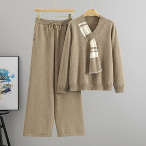 Ensemble de pull à col en V pour femmes, haut à manches longues en tricot avec pantalon large, tenue deux pièces tendance automne-hiver - Product Image 1