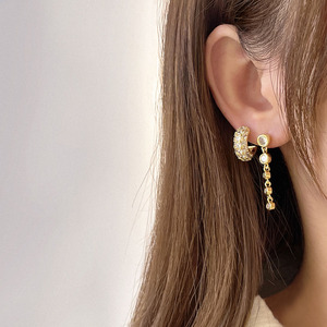 Pendientes largos colgantes de circonita cúbica chapados en oro de 18 quilates al por mayor para mujer - Product Image 4