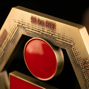 Trofeo de <span class=keywords><strong>Metal</strong></span> Personalizado con Modelo de Edificio 3D, Logotipo Grabado con Láser, Acabado Pulido Duradero, Recuerdo de Lujo, Regalos para Ferias Comerciales - Product Image 6