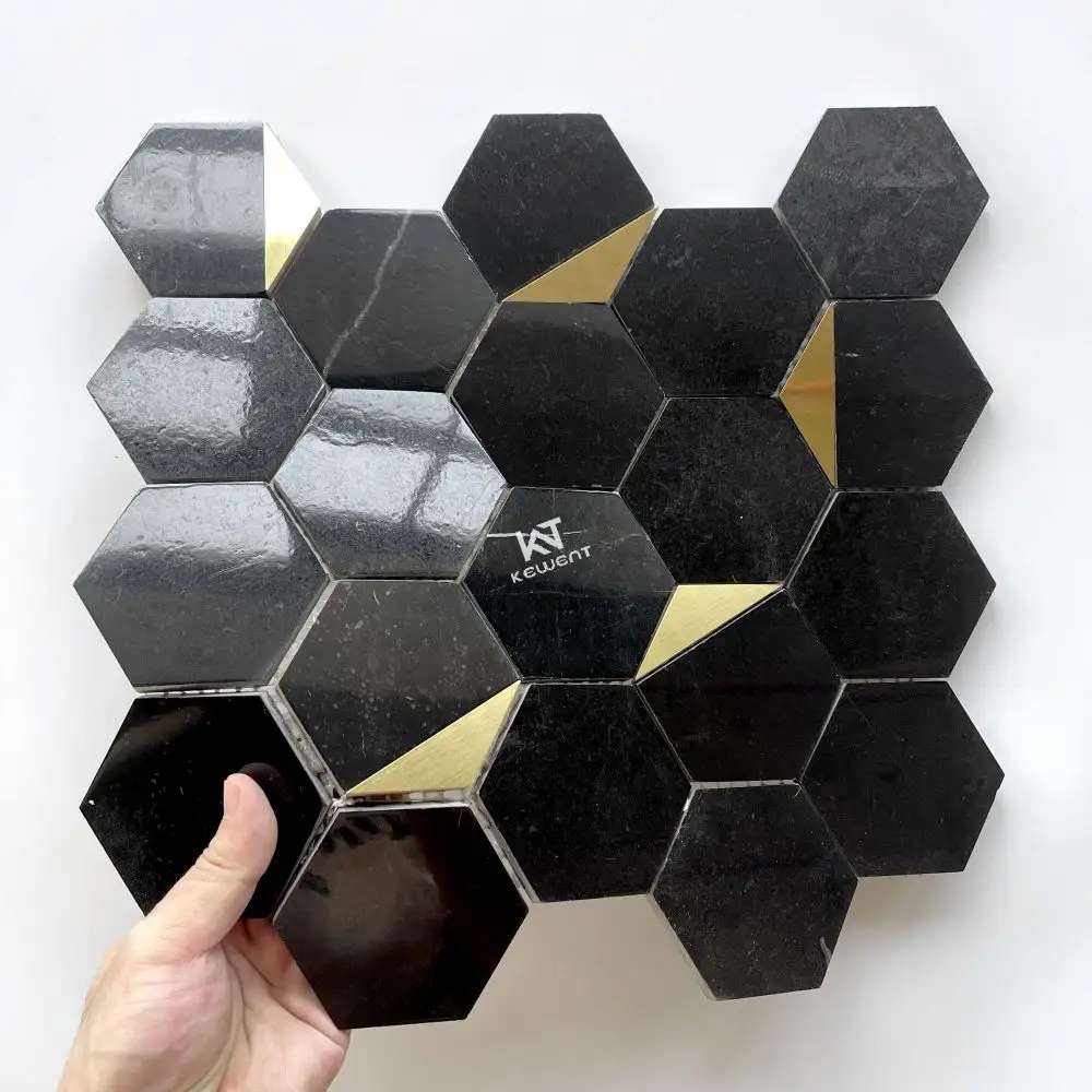 Azulejos de mosaico de mármol de pared hexagonal de latón negro y dorado personalizados para baños