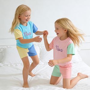Set Personalizzato per Bambini con T-Shirt Ricamata e Pantaloncini Colorati, Completo Sportivo in Cotone per Bambine - Product Image 1