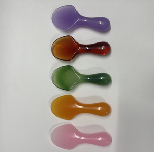 Herramientas de belleza coloridas, productos para el cuidado de la salud, espátula de masaje de resina con forma de pala. - Product Image 1