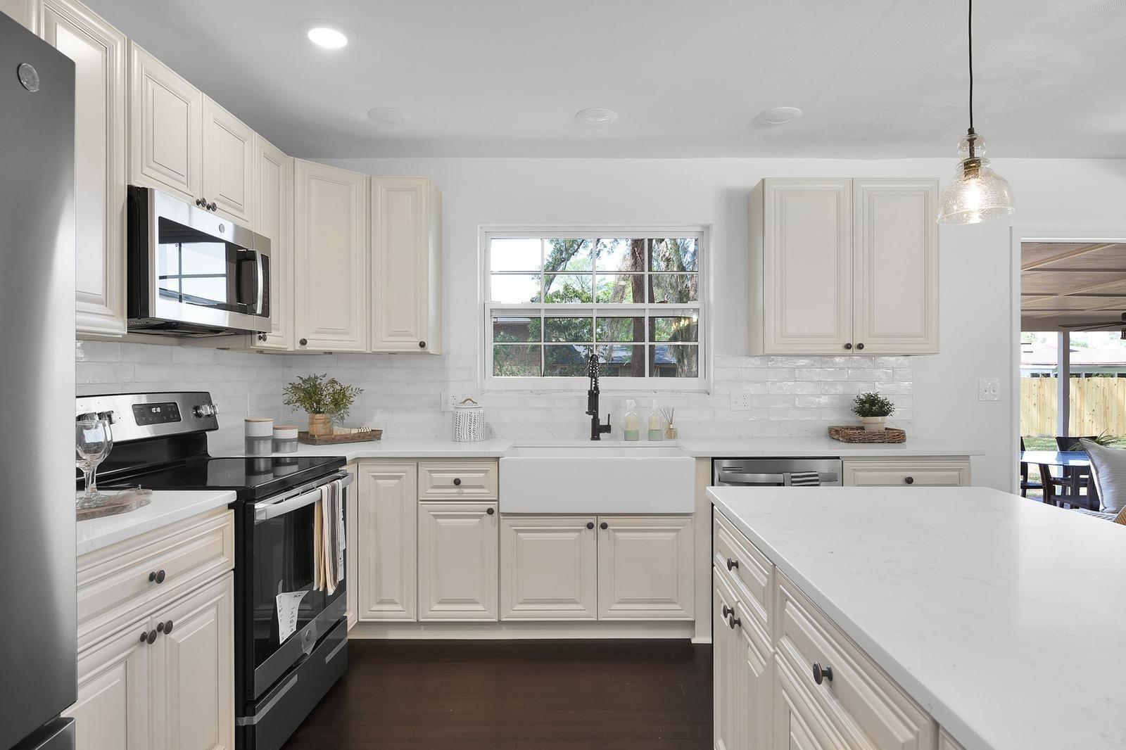 สีขาวมุก