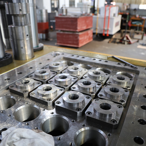 Presse hydraulique de 500 tonnes pour la fabrication de blocs de sel à lécher et de blocs d'aliments pour poissons, presse à briquettes haute densité à 12 cavités - Product Image 6