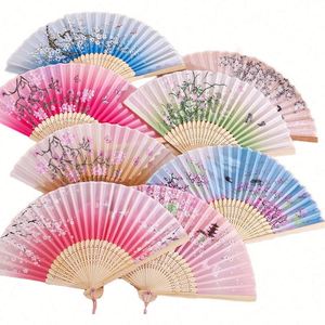 Abanico Plegable de Bambú Pintado y Tallado de 21 cm con Diseños de Flores y Amor, Souvenir, Abanico de Bambú y Seda - Product Image 2